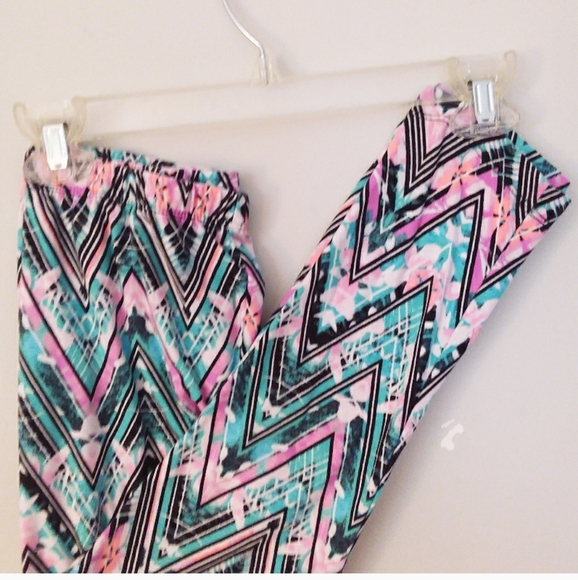 4/$20 No Boundaries Pink, Aqua & Black Leggings - Picture 2 of 7